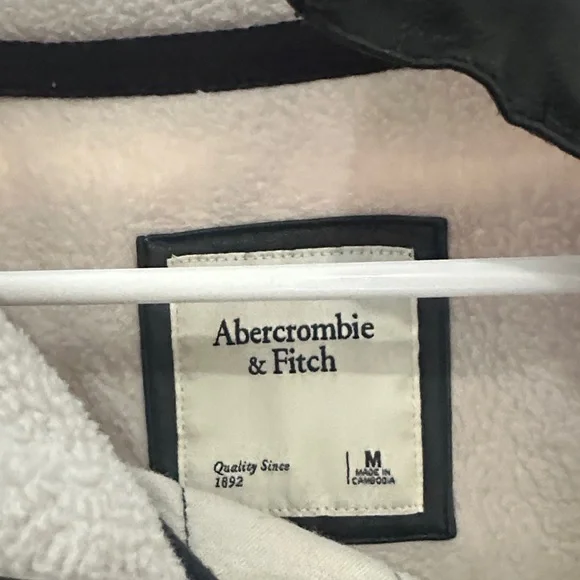 Abercrombie & Fitch Black and Cream Fleece Jacket - Picture 2 of 3
